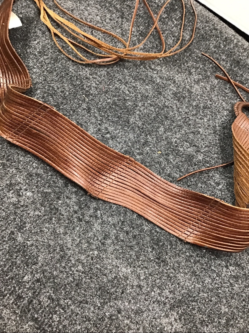 Vintage 70’s boho wide leather multi strand ring fringe tie cinch belt - Picture 10 of 10